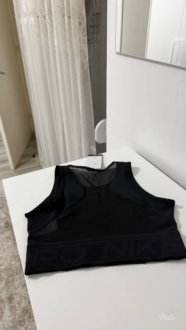 Nike sportski top!! Novo