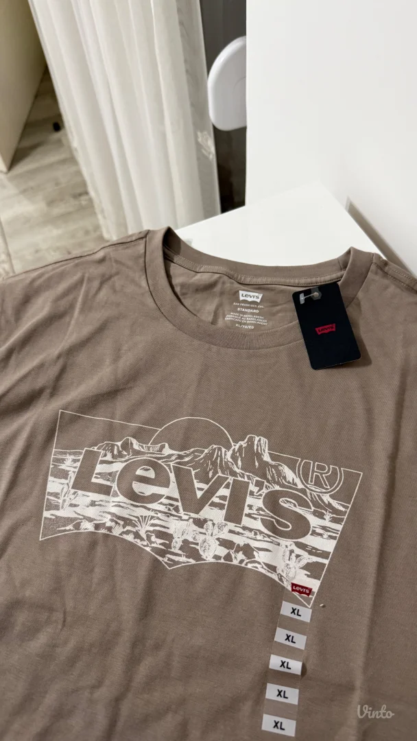 Levi’s majica!! Nova