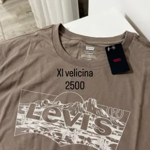 Levi’s majica!! Nova