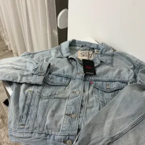 Levi’s teksas jakna! Nova