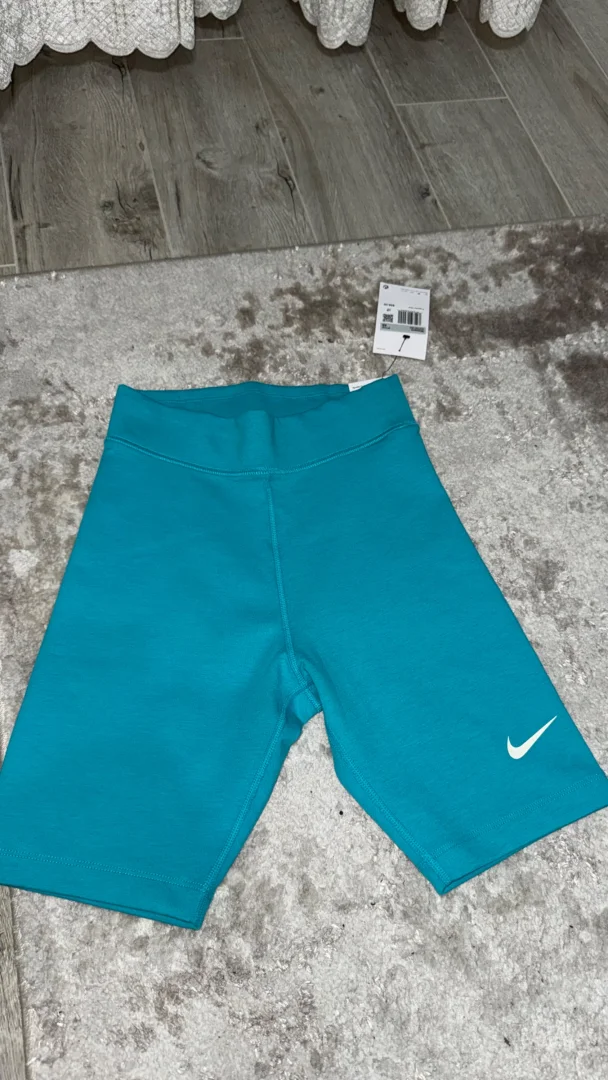 Nike biciklisticke! Dubok struk! Novo! Xs