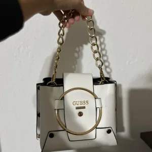 Guess torbica