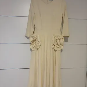 Romanticna haljina sa cvetovima