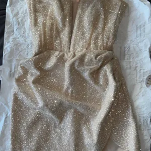 Milica Ivankovic atelier-zlatna haljina