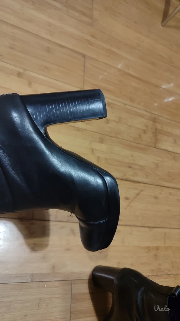 Zara kožne čizme na štiklu