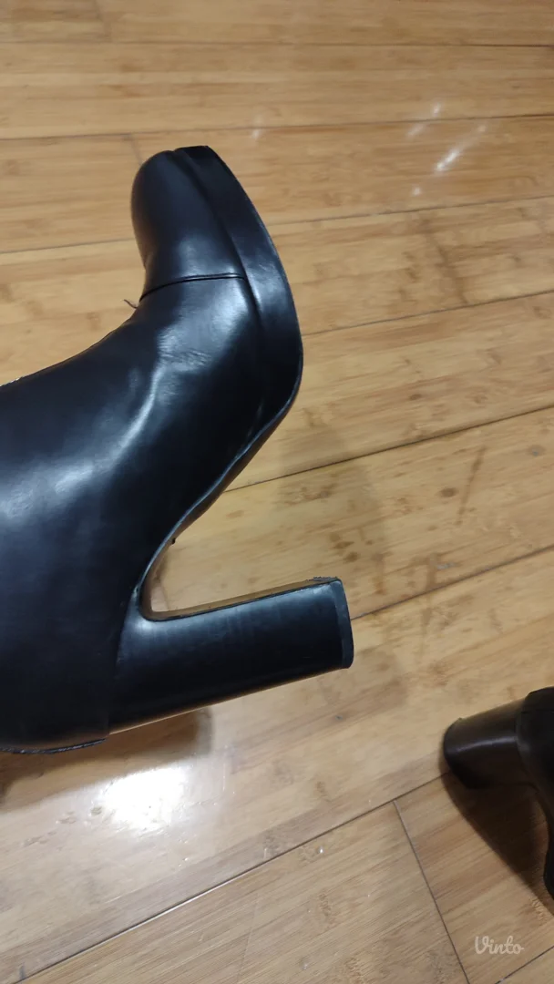 Zara kožne čizme na štiklu