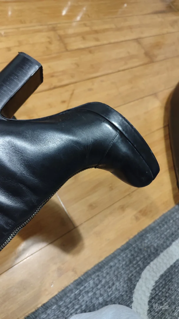 Zara kožne čizme na štiklu