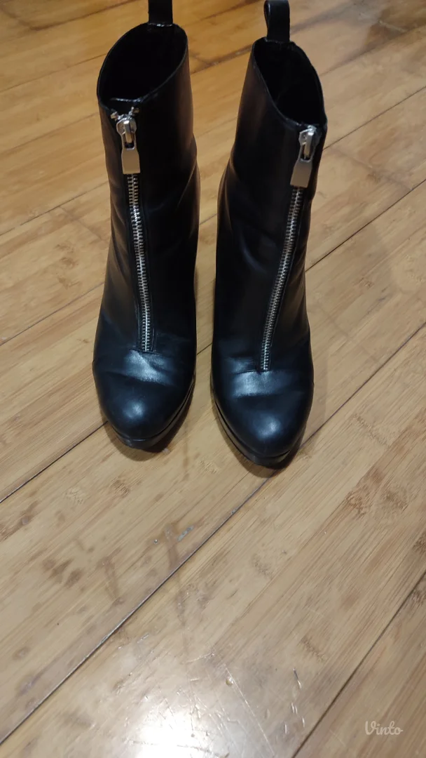 Zara kožne čizme na štiklu