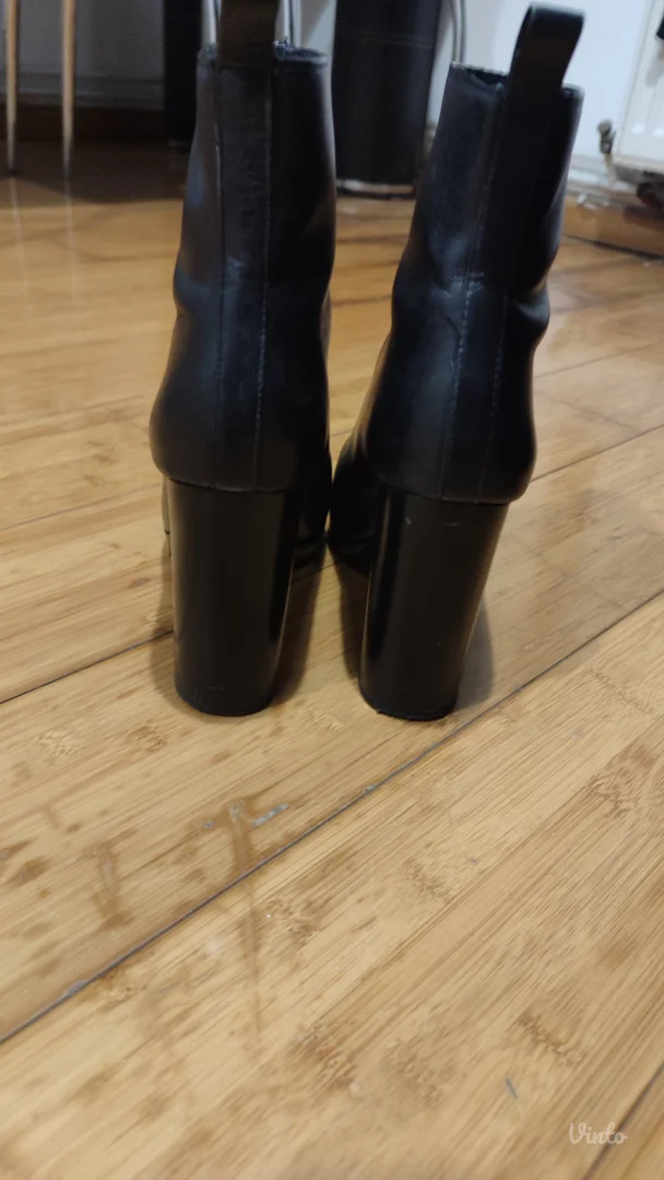 Zara kožne čizme na štiklu