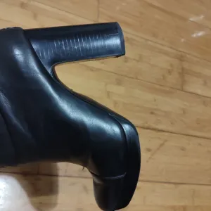 Zara kožne čizme na štiklu