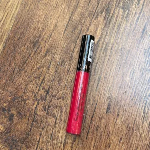 Sephora ruž neotpakovan