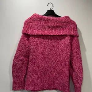 Dzemper sa kragnom NOVO