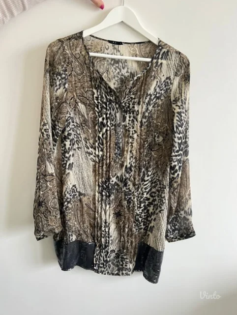 P.S.. Zanimljiva kosulja sa printom