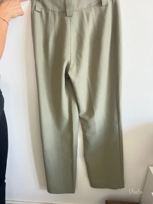 Zara - omiljene maslinastozelene pantalone