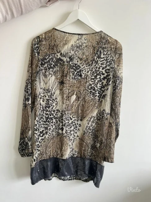 P.S.. Zanimljiva kosulja sa printom