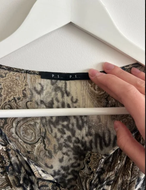 P.S.. Zanimljiva kosulja sa printom