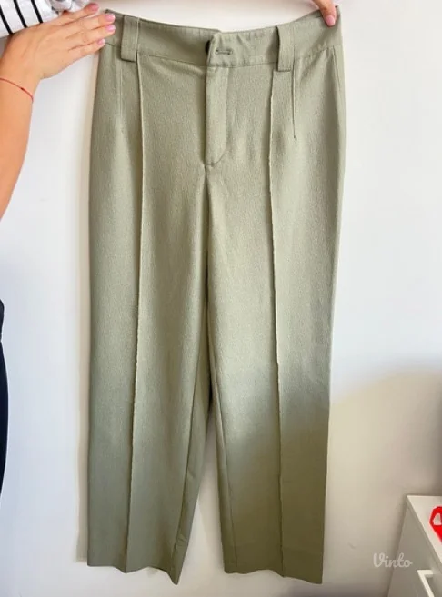 Zara - omiljene maslinastozelene pantalone
