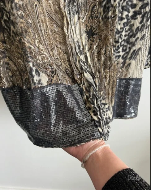 P.S.. Zanimljiva kosulja sa printom