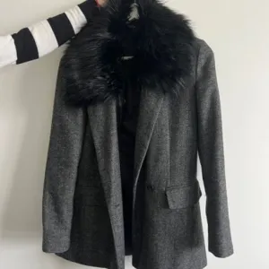 Divan Zara kaputic/sako