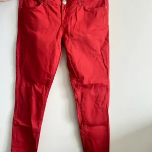 Prelepe pantalone italijanskog brenda