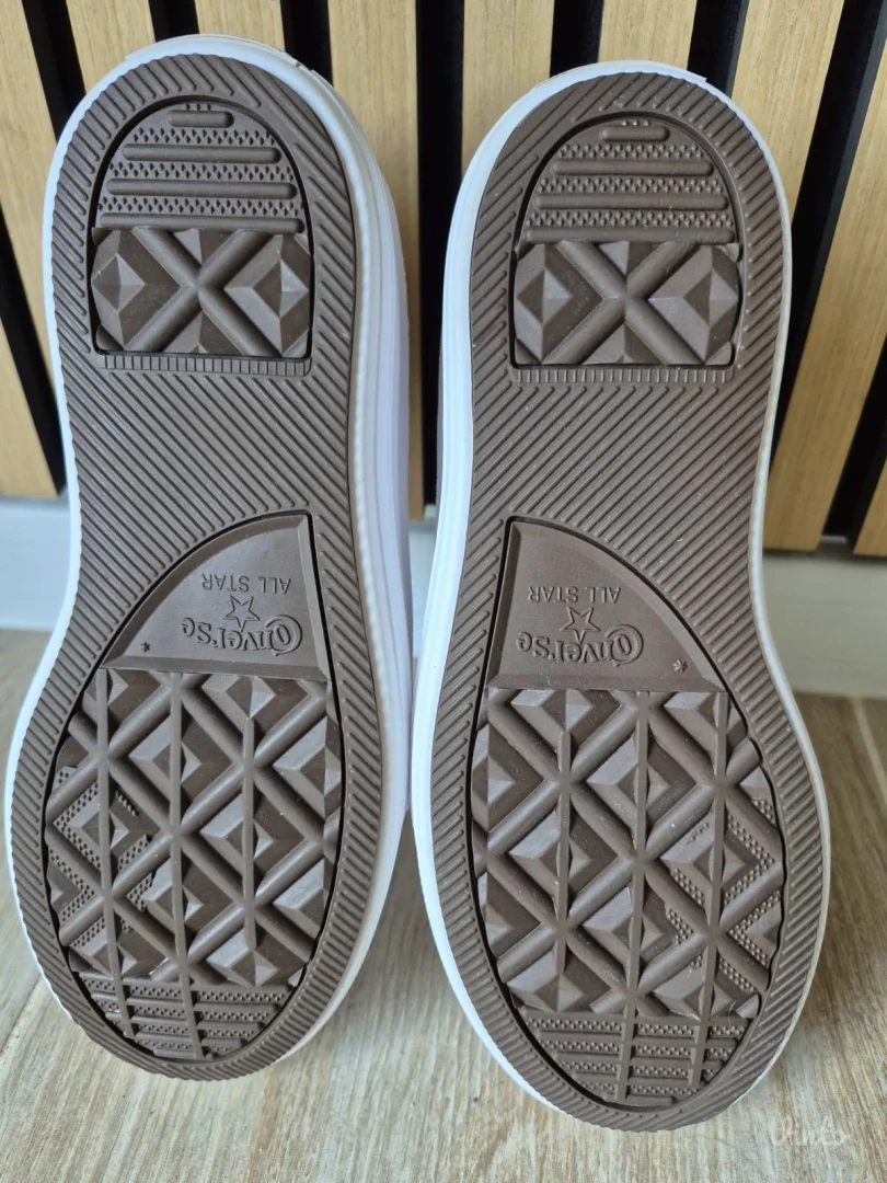 Converse, bela patika