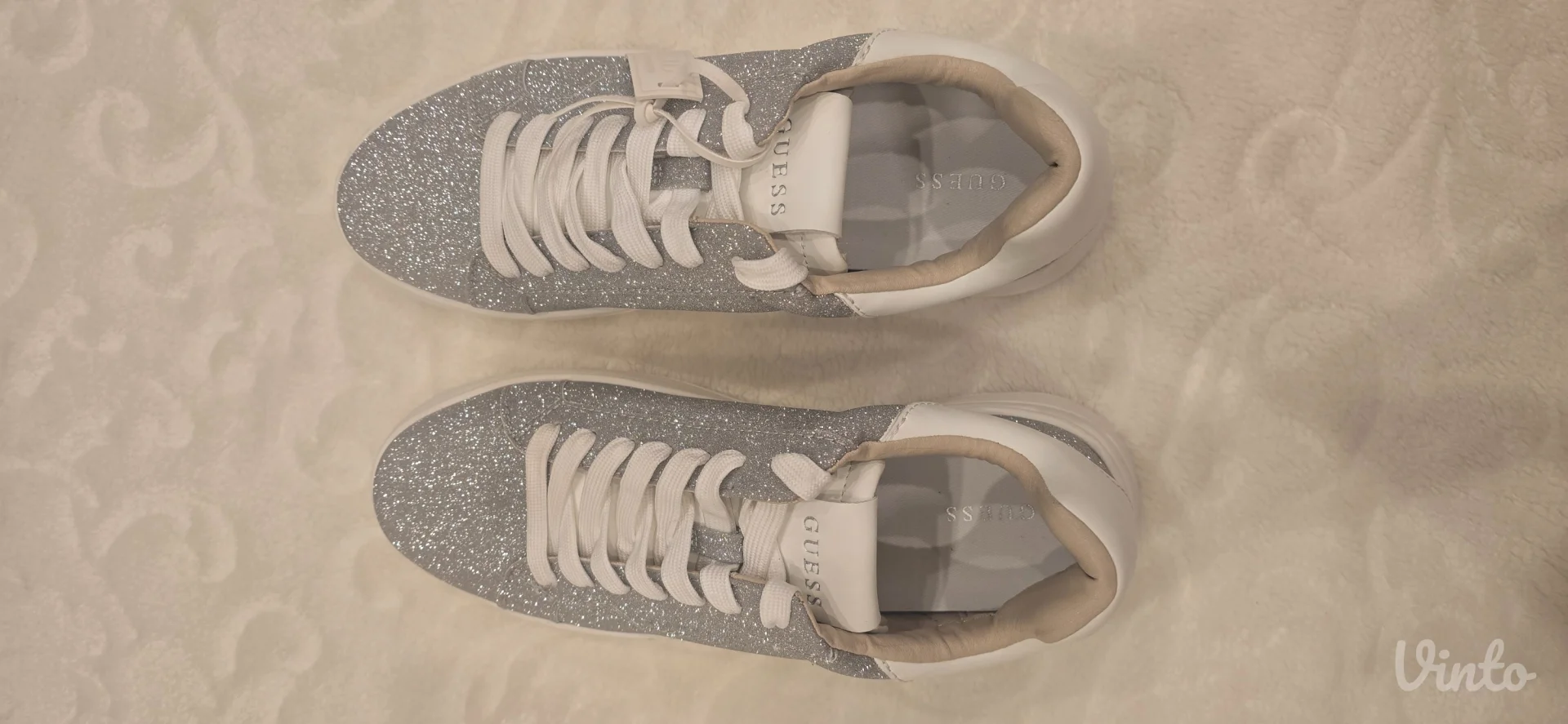 Srebrne patike Guess