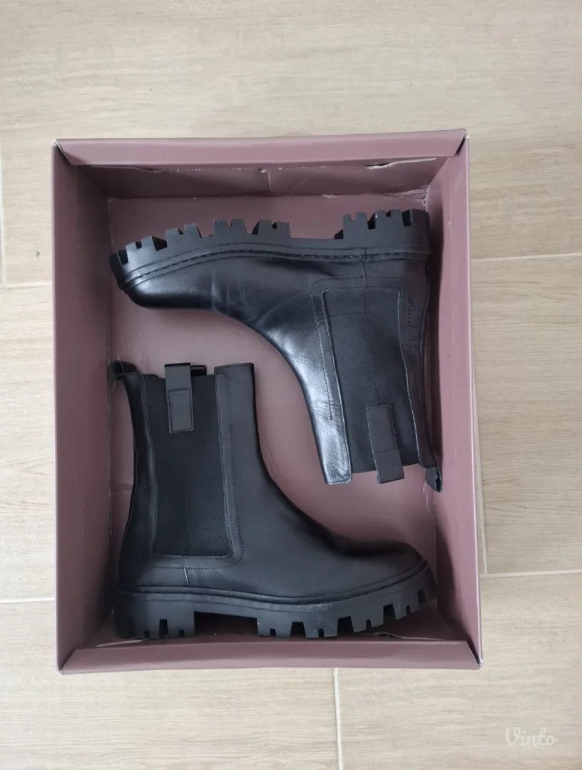 Nove kožne čizme, chelsea model