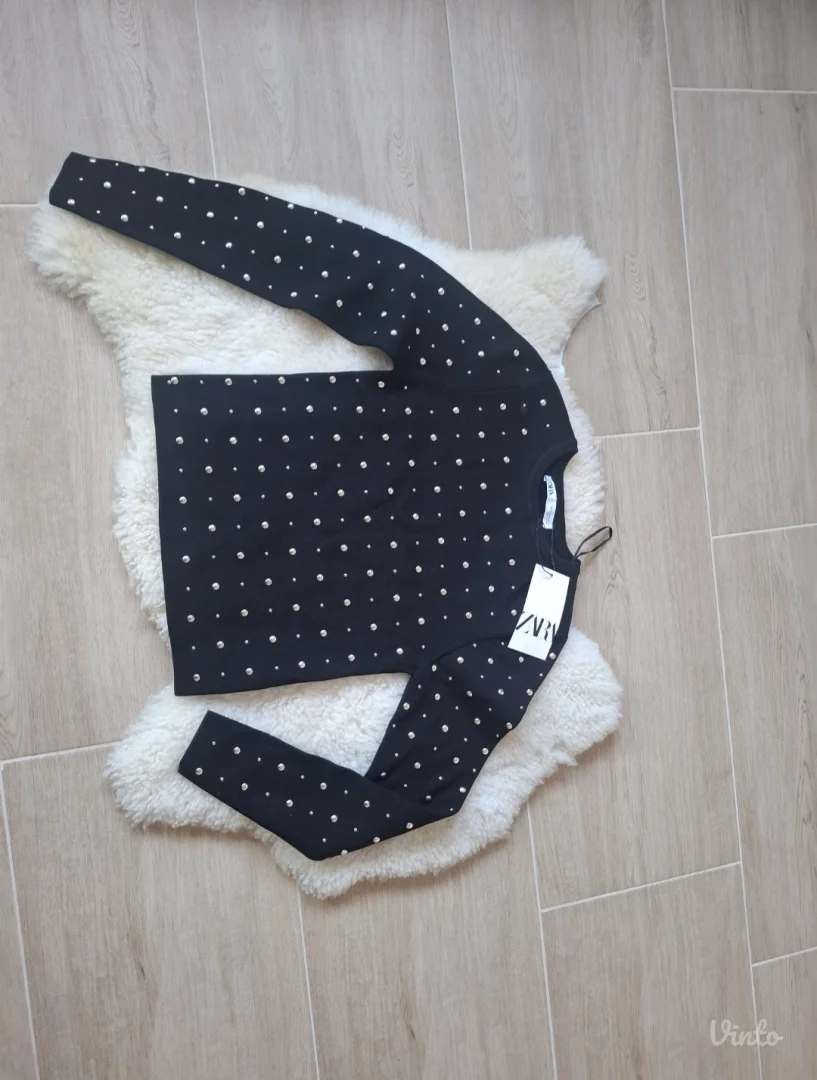 Zara nova bluza sa nitnama