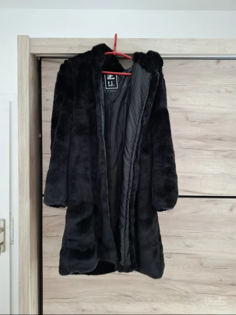 PS crna kvalitetna bunda S ili M