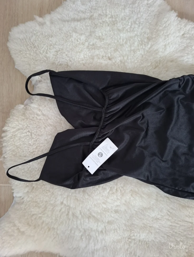 Nova mala crna haljina