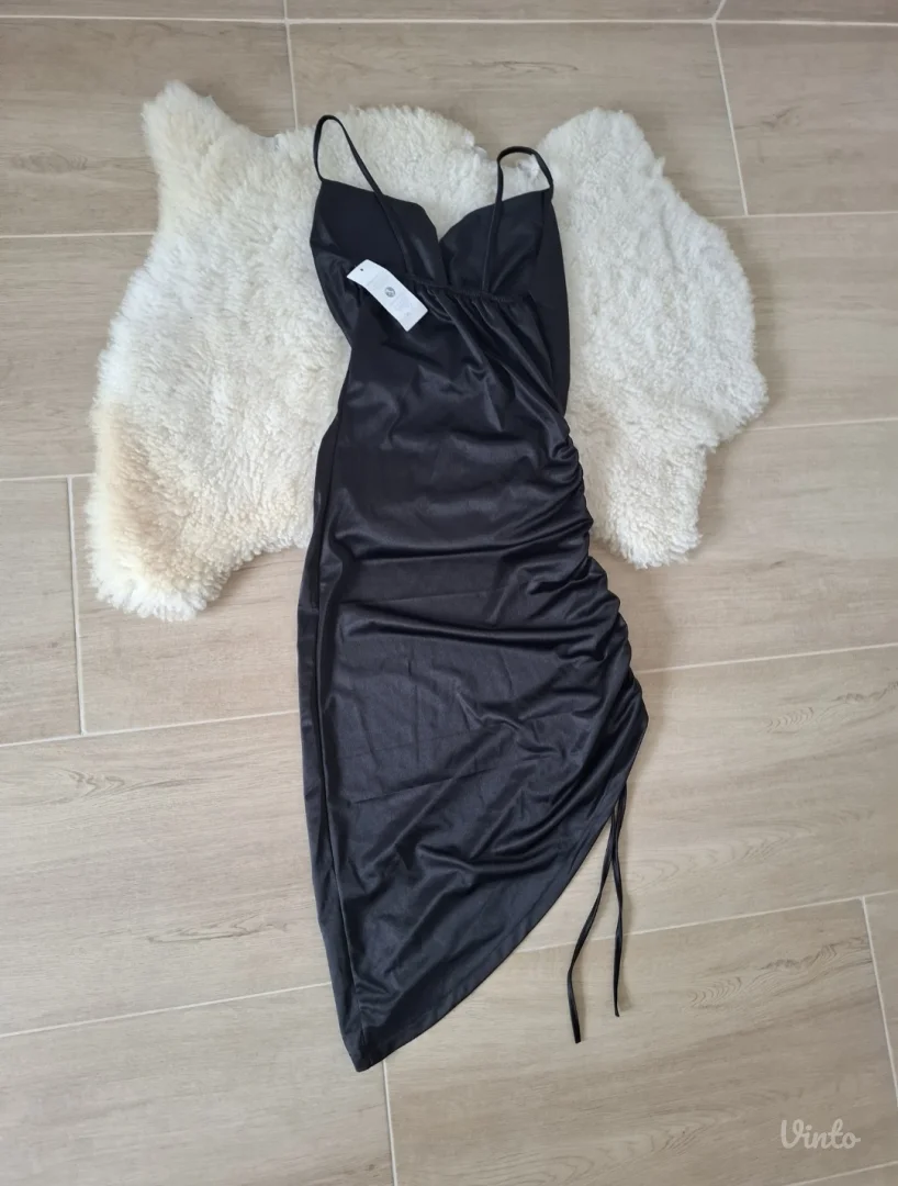 Nova mala crna haljina