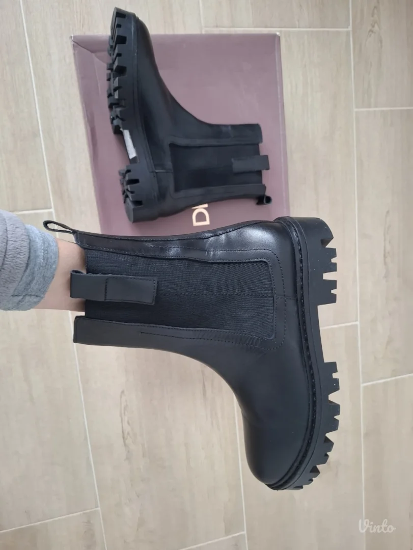 Nove kožne čizme, chelsea model