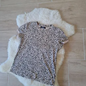 Bershka leopard majica