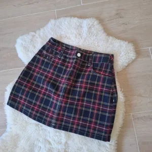 Bershka vintage karirana suknjica