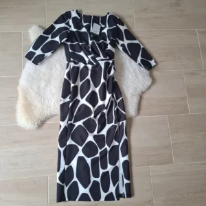 Blondy nova haljina sa etiketom