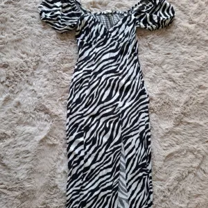 New Yorker midi zebrasta haljina