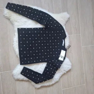 Zara nova bluza sa nitnama