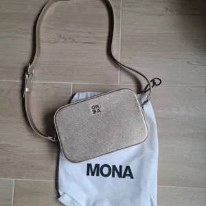 Nova zlatna Mona torbica