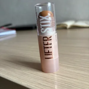 Stik za konturisanje Lifter stix NOV