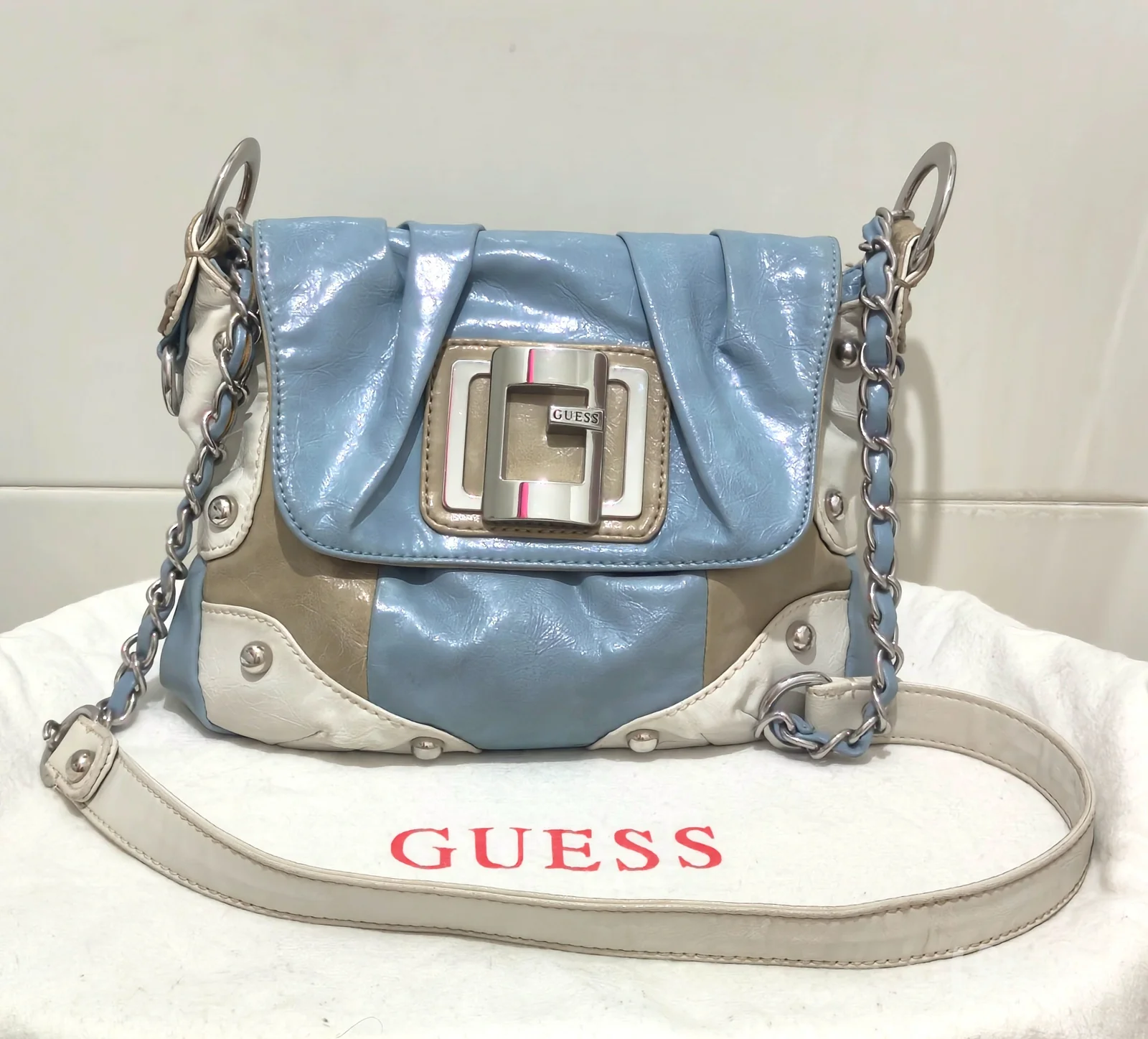 Guess vintage tasna