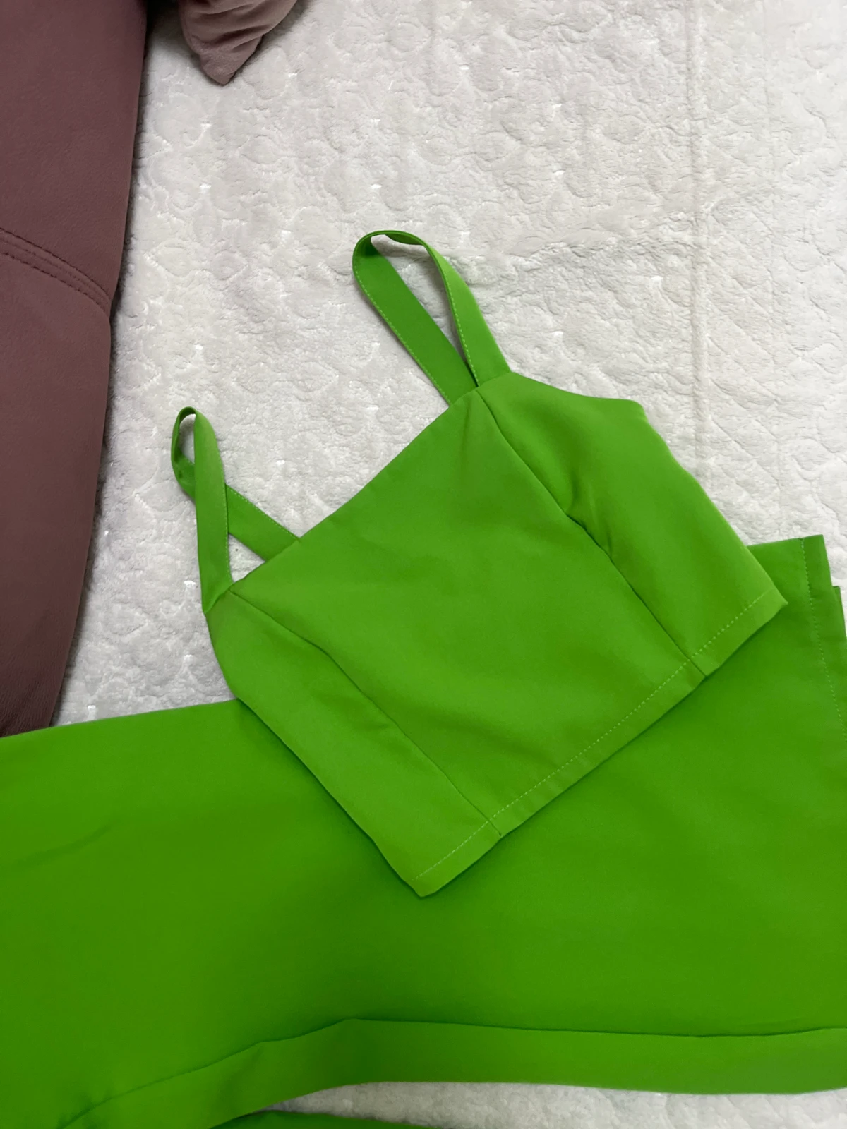 Zeleni komplet (sako ,pantalone i top) veličina M nosen jednom