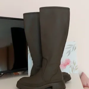 Zara cizme - Broj 37