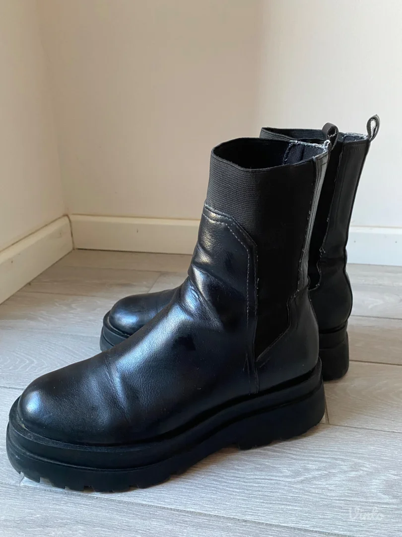 Stradivarius zimske čizme