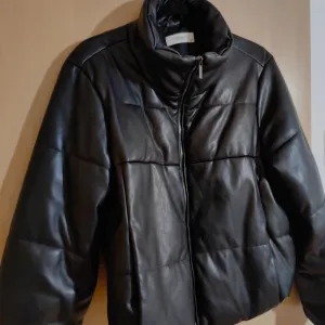 Reserved puffer jakna