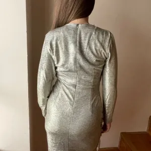 Zlatna haljina