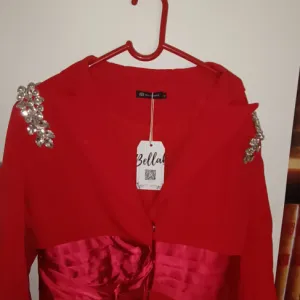 Bella Barnett sako (vise odgovara S ili M)