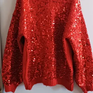 Nov sljokicast dzemper