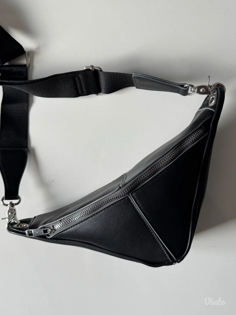 Bershka neobicna torbica