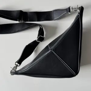 Bershka neobicna torbica