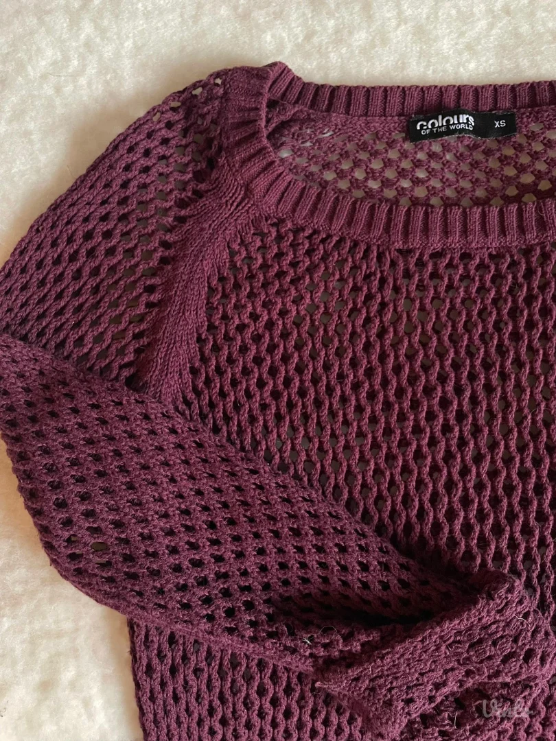 Bordo rupičasti džemper